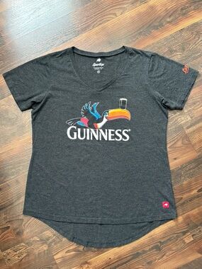 Guinness - Toucan Soaring - Las Vegas - Women's V-Neck T-Shirt - Size XL